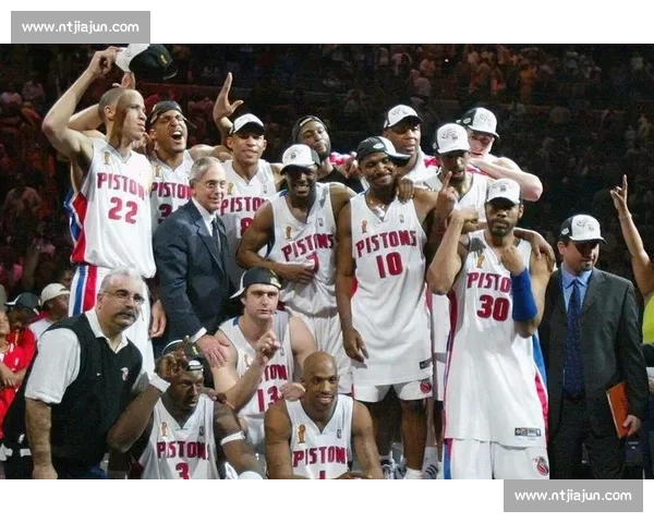 2004年NBA总决赛活塞对阵湖人:铁血防守逆袭王朝的经典之战与传奇重塑 2004年NBA总决赛活塞对阵湖人:铁血防守逆袭王朝的经典之战与传奇重塑